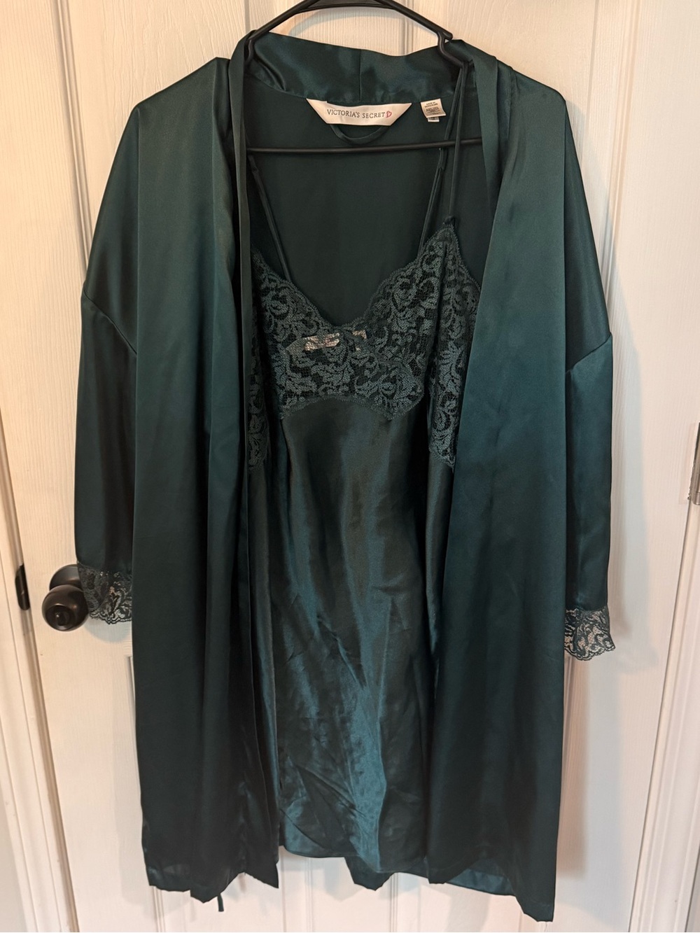 Vintage Victoria's Secret satin emerald green nightgown and robe set - Large
